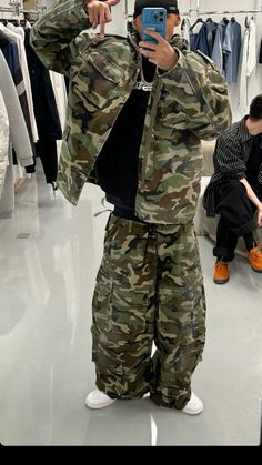 Camouflage Outfits Men, Camo Outfit Men, Camo Aesthetic, Camo Pants Men, Rapper Outfits, Camouflage Outfits, Hype Clothing, Camo Outfits