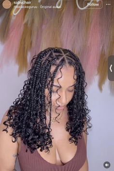 Simple Fulani Braids With Curls, Braids With Curly Leave Out, Vegas Hairstyles For Black Women, Curly Braid Bob, Bob Curly Braids, Goddess Cornrow Braids With Curls, Box Braids On Latinas, Short Knotless Boho Braids, Two Feed In Braids With Curls