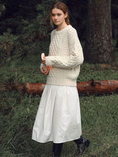 Composition : SHELL_ COTTON 100%Country of Origin : Republic of Korea Ireland Style Outfits, White Fall Daywear Skirt, White Skirt For Fall Daywear, Ireland Style, Countryside Fashion, Skirt Styling, Skirt Winter, Teacher Clothes, Nordic Sweater