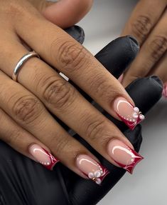 Red Short French Tip Nails Square, Nail Inspiration Simple Short, French Simple Nails, Cute Birthday Short Nails, Simple Red Design Nails, Design For Nails Ideas, Red French Tip Nails Black Women, Red French Tip Design Nails, Cherries Nails Designs