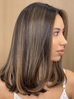 Volume For Fine Hair, Short Hair Blowout, My Hairstyle, Hair Stripes, Medium Length Wavy Hair, Rambut Brunette, Thick Hair Cuts, Turn The Page, Wavy Hairstyles Medium