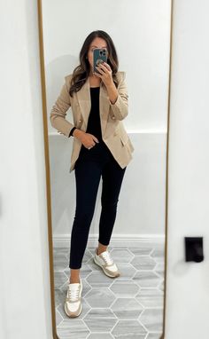 Beige Blazer Outfits Women, Khaki Blazer Outfit, Blazer Outfits Women, Look Office, Business Attire Women, Fest Outfits, Blazer Outfits For Women, Weather Outfits, Office Casual Outfit