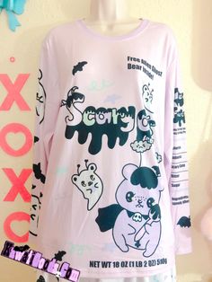 Oversized Long Sleeve Top With Character Print, Oversized Sweatshirt With Character Print And Long Sleeves, Oversized Long Sleeve Sweatshirt With Character Print, Casual Long Sleeve Cartoon Print T-shirt, Kawaii Fall Streetwear Tops, Fall Kawaii Streetwear Tops, Fall Kawaii Tops For Streetwear, Kawaii Tops For Fall Streetwear, Cute Long Sleeve Sweatshirt With Character Print