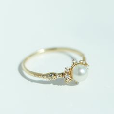 A pearl rising from a seafoam froth of diamonds. A strong and delicate beauty, from Montreal’s queen of otherworldly jewelry, Sofia Zakia. Personalized Gold Bracelet, Sofia Zakia, Akoya Pearl Ring, Unique Wedding Jewelry, Birth Of Venus, Pearl Engagement Ring, Future Engagement Rings, Designer Rings, Heirlooms Jewelry