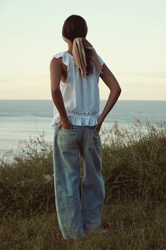 Jeans Denim Barrel Style Mid Rise Slouchy Relaxed Fit Wide Leg Ankle Length Inseam: 26" Womens Baggy Jeans, Mood 2024, Kerastase Hair, Barrel Jeans, Stil Boho, Baggy Style, Top Graphic Tees, People Shopping, Midi Maxi Dress