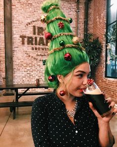 Christmas Costumes Women, Christmas Tree Costume, Christmas Tree Hair, Christmas Party Hairstyles, Christmas Tree Hat, Christmas Dress Up, Diy Ugly Christmas Sweater, Ugly Xmas Sweater, Tacky Christmas