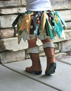 Fabric tutu...a little less girly than the tulle kind and freaking adorable. Fabric Tutorial, Tutu Tutorial, Fabric Tutu, Fabric Strips, Robin Hood, Art Crafts, Fashion Kids, Clothing Ideas, Free Tutorial