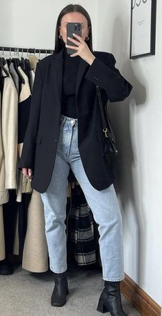 Curvy Office Outfit Work Clothes, Office Outfits Women Winter 2023, Blue Mom Jeans Outfit Winter, Fancy Blazer Outfits, Sweatshirt Blazer Outfit, Black Blazer Outfits For Women Classy, Oversized Blazer Outfit Work, Oversized Black Blazer Outfit, Dark Denim Outfit