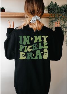 The Pickle Lover Sweatshirt - Funny and Cozy Sweatshirt for Pickle Lovers Our 'The Pickle Lover Sweatshirt' is the perfect gift for anyone with a passion for pickles. This fun and cozy sweatshirt is ideal for everyday wear or special occasions. With its humorous design and high-quality materials, it offers not only comfort but also style. Whether as a gift for friends and family or for yourself, this sweatshirt is sure to put a smile on everyone's face. Show your love for cucumbers with this uni Pickle Outfit, Pickle Blanket, Pickle Accessories, Pickle Sweatshirt, Pickle Shirt, Fan Shirts, Gildan Sweatshirts, Funny Sweatshirts, Cozy Sweatshirts