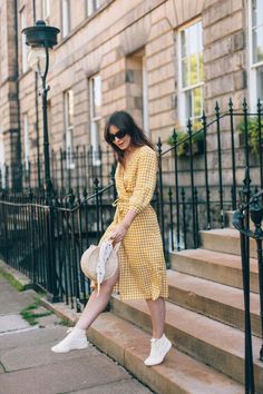 Spring Dress Trends, Dresses Outfit Ideas, Spring Fashion Dresses, Dress Sneakers, Outfit Ideas Casual, Spring Outfits Dresses, Outfits To Copy, Spring Forward, Summer Dress Outfits