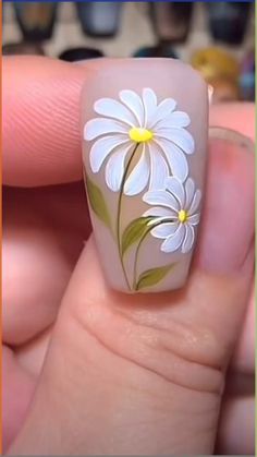 Sunflower Nail Art Tutorial, Nail Art Bunga, Nail Sunflower, Nail Flower Designs, Flower Nail Art Tutorial, Floral Nails Tutorial, Vintage Nail Art, Yellow Nail Designs, Cartoon Nail Designs