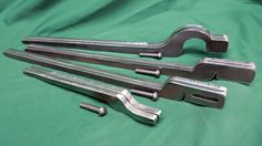 Quick Tongs - Best-Selling Quick Tongs Bundle Set Forging Tongs, Blacksmith Tongs, Man Cave Building, Blacksmith Tools, La Forge, Welding Table, Metal Tools, Japanese Knife, Hard Metal