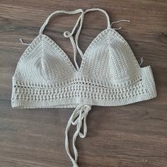 An easy modern crochet pattern of a new style bra top with detailed picture description. The Symirna Crochet Bra can be designed to crop top or a dress. You can make a glitter part bra or a party top.  All steps are explained in 16 pages.  I added a crochet planner for you as gift. You can print out and make your own notes of your projects or your own pattern. The pattern includes S-M-L-XL-5XL sizes. You can work with many different kinds of yarns. The pattern was made with a weight 3 dk yarn wh Bra Top Pattern, Summer Crochet Top Pattern, Crochet Planner, Crochet Bra Pattern, Summer Crochet Top, Bauchfreies Top, Crochet Bra, Modern Crochet Patterns, Bra Pattern