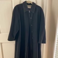 This Coat Is Vintage From Italy. It Has Been Only Worn A Few Times And Is In Great Condition. This Long Wool Coat Is Super Warm And Trendy For The Cold Weather! Coats Vintage, Long Wool Coat, Vintage Italian, Wool Coat, Cold Weather, Size 16, Jackets & Coats, Jackets For Women, Italy