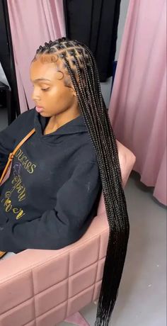 Hair Styles Braids Knotless, Protective Braided Hairstyles For Black Women, Baddie Knotless Braids, Smeduim Knotless, Braids For Black Women Knotless, Long Small Knotless Braids, Hairstyles To Do With Knotless Braids, Knotless Braids Black Women, Smeduiem Knotless