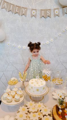 Daisy Themed Second Birthday, Bunny And Daisy Birthday, Daisy Themed Birthday Party Decor, Daisy Themed Birthday Party Dessert Tables, 1 Year Flower Birthday, Daisies Theme Party Ideas, Daisies Party Theme, Daisy Bday Party, Daisy 1st Birthday Party Decorations