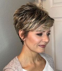 Kort Bob, Girls Short Haircuts, Short Hair Trends, Short Grey Hair, Choppy Hair, Short Choppy Hair, Cut Her Hair, Best Short Haircuts, Girl Haircuts