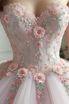 Floral Quinceanera Dress Elegant, Pink Wedding Ball Gown, Dress Of Flowers, Cincoñera Ideas Dress, Wedding Dresses With Pink Accents, Simple Pink Wedding Dress, Pink Flower Wedding Dress, Prom Princess Dresses, Spring Court Dress