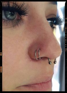 PIERCINGS Two Nostril Piercing, Nose Piercing Inspiration, Multiple Nose Piercings, Nose Piercing Inspo, Double Nose Piercing Same Side, Nose Piercing Ideas, Double Nostril, Piercing Styles, Double Nostril Piercing