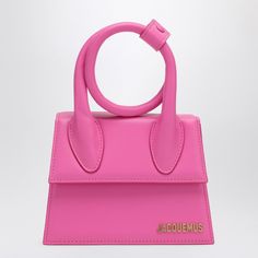 Neon pink leather bag by Jacquemus, featuring front flap closure with magnetic button, single extendable handle, metal lettering logo on the front, one interior flat pocket, detachable long shoulder strap and gold-coloured metal hardware. Jacquemus Le Chiquito, Mango Bags, Jacquemus Bag, Leather Bag Women, Givency Antigona Bag, Mode Vintage, Nubuck Leather, Leather Design, Pink Leather