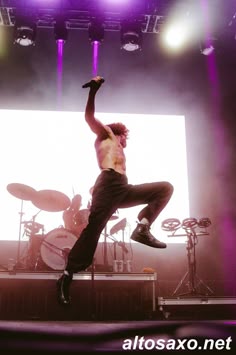 Brendan Yates of the hardcore punk band TURNSTILE performs live onstage at Lollapalooza 2022 at Grant Park in Chicago on July 30, 2022. 
ALTOSAXO Music Apparel