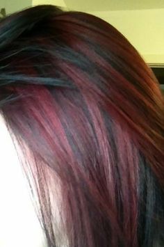 Dark Hair Red Highlights, Maroon Highlights, Burgundy Brown Hair, Black Hair With Highlights, Red Highlights, Haircut And Color, Hair Color And Cut, Red High, Hair Color Trends