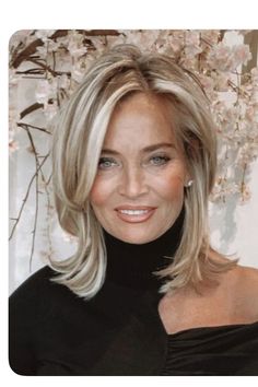 Hair Styles And Color For Women Over 50, Haircuts For Fine Hair Over 50, Blonde Older Women, Medium Hair Styles For Women Over 50, Hair Styles For 60 Year Old Women, Round Faces Short Hair, Shoulder Haircuts, Blonde Layered Hair, Chubby Face