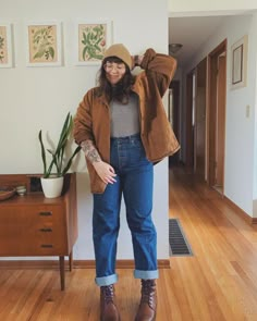 Lyndsey (she/her) on Instagram: “As a short person, sometimes you have to embrace the cuffs 🐻 . (Secondhand denim jacket, madewell turtleneck, decade studio jeans, ahimsa�…” Madewell Inspired Outfits, Short Person Outfits, Blundstone Fits, Blundstone Outfits, Short Person, Midsize Outfits, Golden Globes Red Carpet, Mid Size Fashion, Hozier