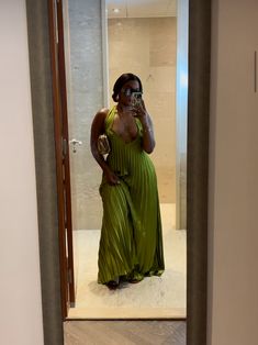 Green Prom Dresses, Girl Prom, Cute Vacation Outfits, Prom Dresses Black, Green Prom, Grown Women, Prom Girl, Green Prom Dress, Summer Party Dress