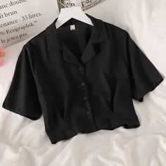 Elegant Ulzzang, Preppy Aesthetic Outfits, Victorian Blouse, Ni Idea, Cute Crop Tops, Simple Shirts, Shirts Women, Retro Shirts