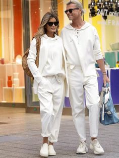 White Tracksuit For Fall Streetwear, White Fall Tracksuit For Streetwear, White Oversized Sporty Outerwear, Sporty White Tracksuit For Streetwear, White Fall Tracksuit, Sporty Style, Shopping Queen, Dandy Style, Knitwear Style, Stylish Winter Outfits