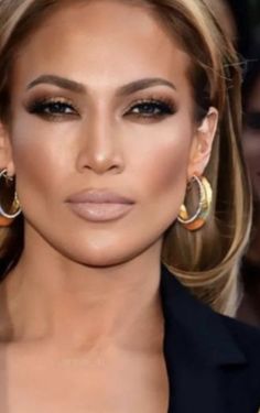 Jlo Bronze Makeup, Jlo Lipstick Color, Conturing Makeup, Bronze Smokey Eye