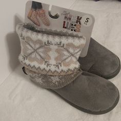 Nwt. New Women's Gray Muk Luks Bootie Slippers Sz Small 5-6 Soo Soft And Comfy. Please See Pic For Materials. Cozy Comfort Reliable Support Multi Layer Comfort Foot Conforming. Nebraska Cornhuskers Football, Bootie Slippers, Cabin Socks, White Slippers, Pink Slippers, Black Slippers, Slide Slippers, Fuzzy Slippers, Slides Women