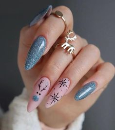 December Nails Christmas 2024, Nails December 2024, December Nails Designs, Cute December Nails, December Nails Ideas, Snow Nail Art, Christmas Nails Glitter, Nails December, Nail Art Noel