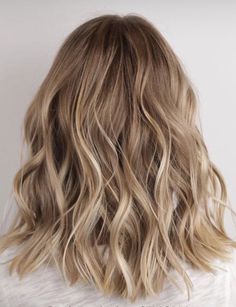 #BlondeHairGoals #BlondeTransformation #HairMakeover #BlondeBeauty #BlondeAmbition #HairInspo #BlondeBombshell #BlondeJourney #NewHairWhoDis #BlondeVibes #HairTransformation #BlondeLife #BlondeHighlights #BlondeObsessed #BlondeMagic Hair Clips Hairstyles, Carmel Hair Color, Easy Hairstyles For Medium Hair, Hairstyles For Medium Hair, Hair Shades, California Beach, Hair Colorist, Cool Hair Color, Hair Color Trends