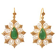 Lauren Harper Green Tourmaline, Diamond and 18kt Gold Earrings. Designed to resemble the details in a royal crown, delicate 18kt gold and diamonds surround deep green tourmaline pear cabochons. Lightweight and delicate, and finished in Lauren Harper's signature matte gold, these earrings are sure to be noticed and complimented. Available in other stones as special order. Ships in beautiful Lauren Harper Collection packaging. Moonstone Earrings Gold, Art Deco Drop Earrings, Diamond Gold Earrings, Gold Star Pendant, Modern Hoop Earrings, Gold Star Earrings, Gold Sunburst, Star Necklace Gold, Bling Earrings