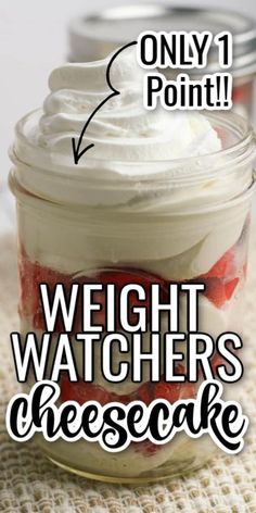 This Weight Watchers dessert is only 1 FreeStyle pointThat's pretty amazing for this delicious strawberry cheesecake treat. Weight Watchers Cheesecake, Weight Watchers Dessert, Weight Watcher Desserts, Weight Watchers Snacks, Weight Watchers Recipes Desserts, Quick Dessert, Weight Watchers Breakfast, Ww Desserts