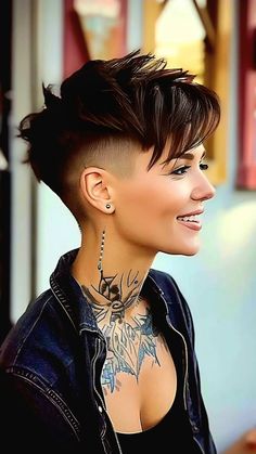 Hair Haircuts, Amazing Hair, Perfect Brows, Hair Ideas, Short Hair, Cool Hairstyles, Short Hair Styles, Hair Cuts