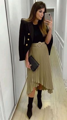 Midi Pleated Skirt Outfit, Pleated Skirt Outfit Work, Pleated Skirt Outfits, Structured Fashion, Outfit For Church, Pleated Skirt Outfit, Blazer Fashion, Pleated Midi Skirt, Petite Fashion