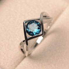 Real London Blue Topaz Ring, Promise Rings, Round Cut Blue Gems, Solid White Gold , Solitaire Ring, November Birthstone - Etsy London Blue Topaz Ring, Blue Gems, Blue Topaz Ring, London Blue Topaz, London Blue, Topaz Ring, Ring Vintage, White Ring, Schmuck Design