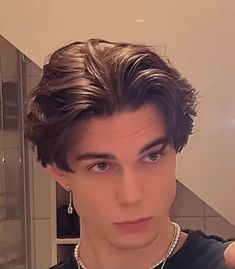 Men’s Hairstyles - Aesthetic Hairstyles - Trendy Haircuts - Hairstyle Inspirations Blowout Middle Part, Middle Part Men, Curtain Bangs Men, Hairstyles Long Bob, Middle Part Haircut, Guy Haircuts, Nils Kuesel, Haircuts Long