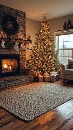 Cozy Christmas Tree Aesthetic, Christmas Vibes Cozy Wallpaper, Golden Christmas Aesthetic, Christmas Tree By Fireplace, Christmas Tree Aesthetic Cozy, Christmas Vibes Cozy, Cozy Country Christmas, Rustic Livingroom, Warm Cozy Christmas