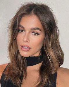 Invisible Layers, Brown Hair Inspo, Volume Hair, Natural Makeup Looks, Hair Envy, Mode Inspo, Brunette Hair, Brunette Hair Color