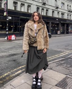 Winter Outfits December, Winter Berlin Outfit, Archive Outfits, Street Winter Fashion, Midi Skirt Outfit, Student Fashion, Coat Outfits