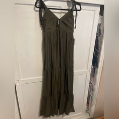 X-Small Maxi Express Dress. Never Worn New With Tags. Straps Tie For Adjustment. Casual Green Maxi Dress For Date Night, Sleeveless Olive Maxi Dress For Spring, Olive Dress For Date Night In Spring, Olive Green Maxi Dress, Red Floral Maxi Dress, Multicolor Maxi Dress, Cold Shoulder Maxi Dress, Green Maxi Dress, Paisley Maxi Dress