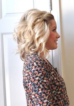 Short Haircuts: 8 Ways to Style Your Look | Beauty High Side Twist Hair, Thick Wavy Hair, Pinterest Wedding, Thick Curly Hair, Natural Wavy Hair, Haircuts For Wavy Hair, Winter Formal, Penteado Cabelo Curto