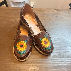 Handmade Sandal With Beautiful Sunflower Detail, In Brown Color, Materials Made In Mexico, Are New Sunflower Sandals Shoes, Handmade Sandals, Moccasins, Brown Color, Women's Shoes Sandals, Shoes Sandals, Sunflower, Women Shoes, Sandals