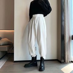 Portrait of a picture displaying Simple Loose Harem Harajuku Cotton Pants product. Male Business Casual, Streetwear Japanese, Streetwear Joggers, Pants Drawing, Casual Pants Men, Casual Pants Style, Khaki Dress Pants, Harem Trousers, Pants Streetwear