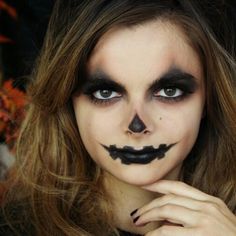 Halloween Makeup For Kids, Maquillage Halloween Simple, Halloween Makeup Tutorial Easy, Makeup Clown, Pumpkin People, Makeup Zombie, Easy Halloween Makeup, Halloween Makeup Clown, Halloween Make-up Looks