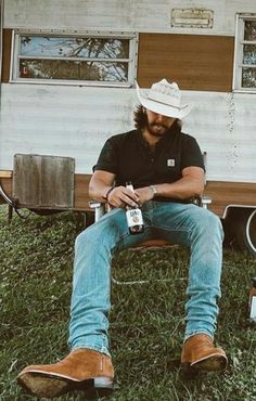 Bar Outfit Night Men Summer, Tennessee Mens Fashion, Outfits With Cowboy Boots Men, White Cowboy Hat Outfit Men, Rustic Outfit For Men, Ranch Outfit Men, Vintage Western Mens Fashion, Mens Western Aesthetic, Cowboy Pictures Western